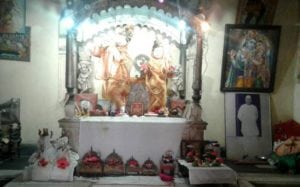 मठ मे स्थित राधे श्याम की प्रतिमा 