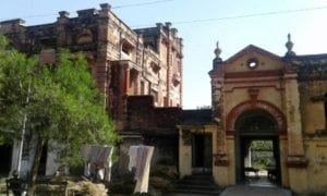 महंथ मनियारी गांव में स्थित मठ