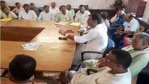 योजनाओं की समीक्षा करते विधायक
