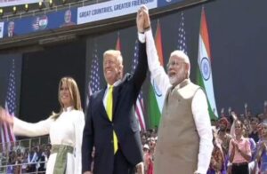 मोटेरा स्टेडियम में अमेरिकी राष्ट्रपति डोनाल्ड और पीएम नरेंद्र मोदी