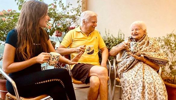 Kanika Kapoor with her Family