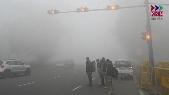 Delhi Weather Update: Rain Hits NCR, More Showers Predicted by IMD; 29 Trains Delayed Due to Fog