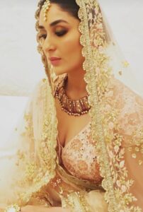 Kareena Kapoor Khan Stuns at Lakmé Fashion Week